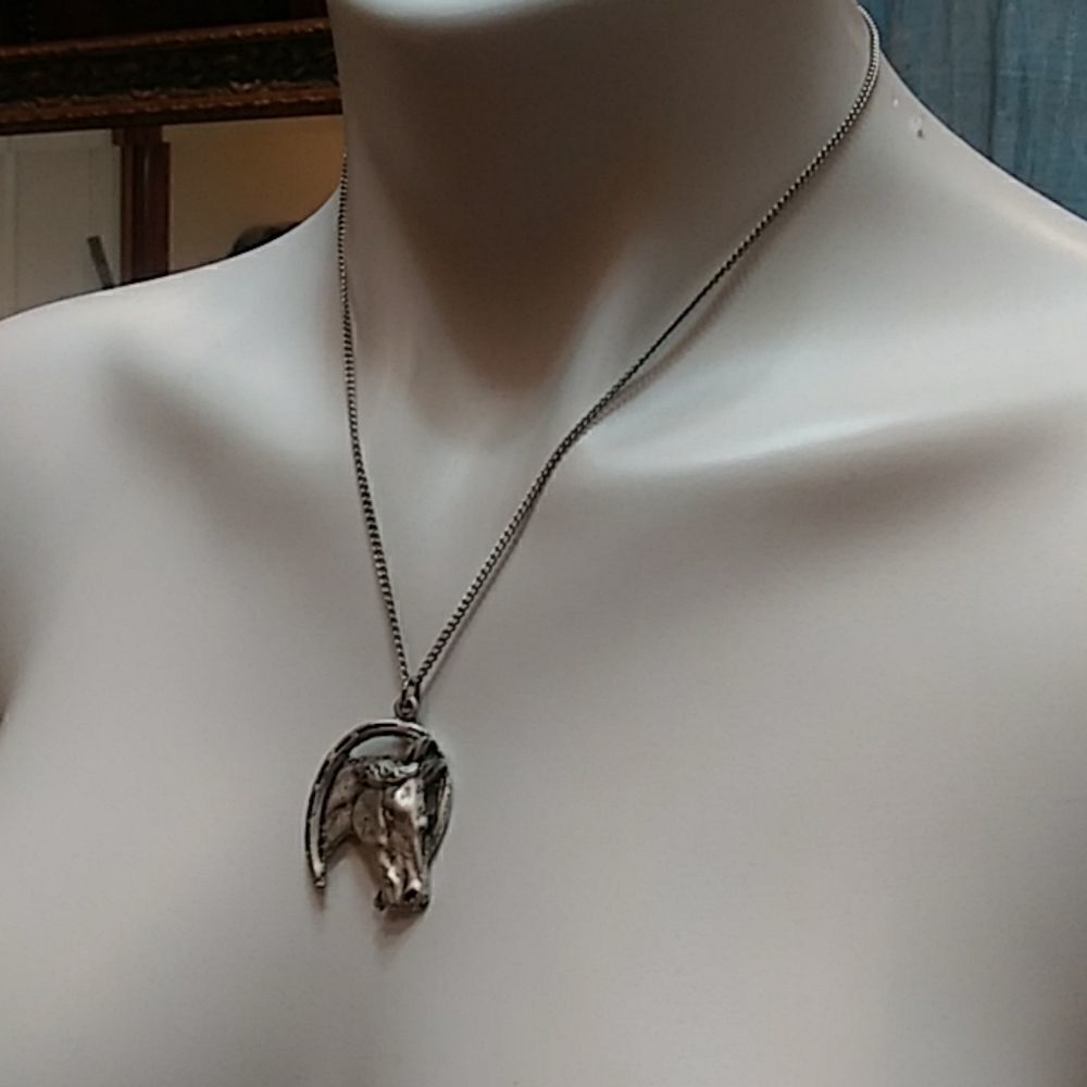 Necklace    - Picture 3 of 4